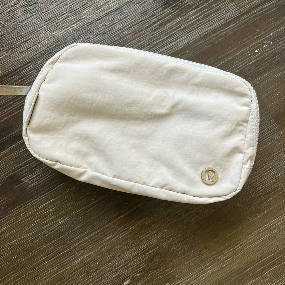 Lululemon Everywhere Belt Bag - Picture 2 of 5